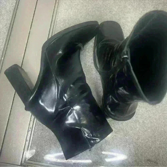 Free People Shoes - Free People Black Patent Leather Square toe Ankle Boot Retro US 9